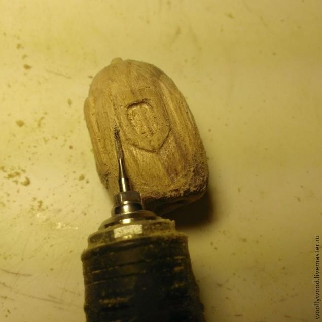 Кулон-домик в форме желудя