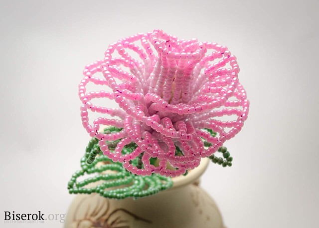 Ажурная роза из бисера