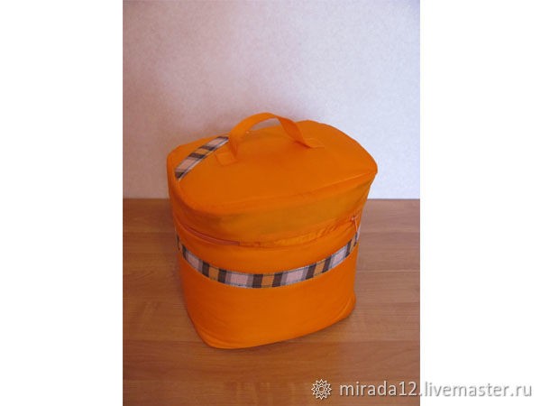 Шкатулка-косметичка с жестким каркасом