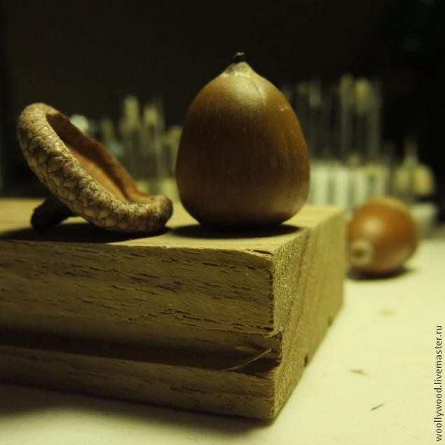 Кулон-домик в форме желудя