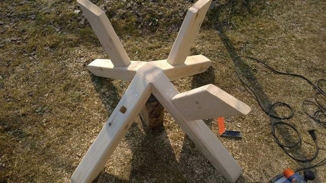 Самодельный круглый стол