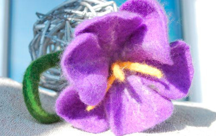 Валяние цветка