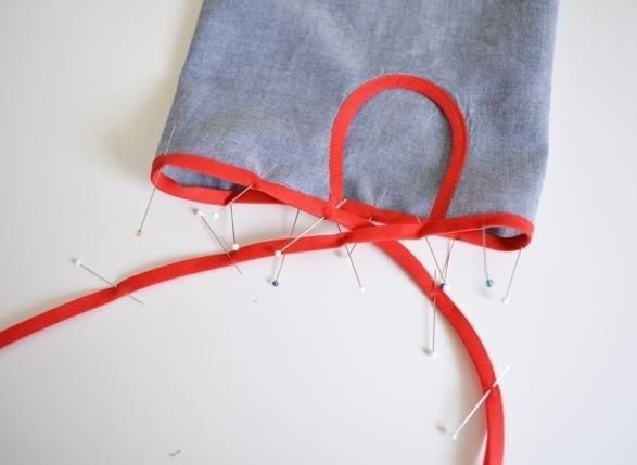 Обработка низа рукава косой бейкой с бантиком