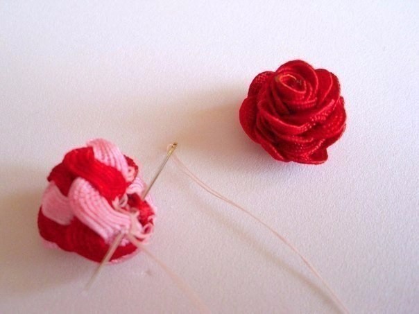 ​Маленькие разноцветные розочки