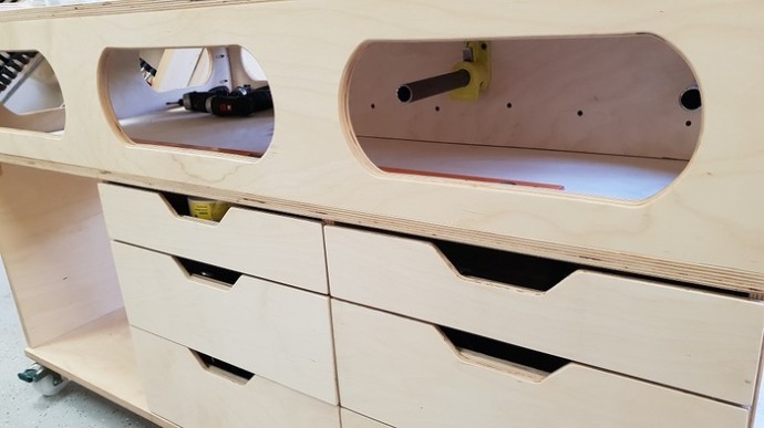 Рабочий стол в мастерскую