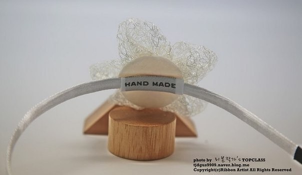 Цветок из тюлевой ленты для украшения волос