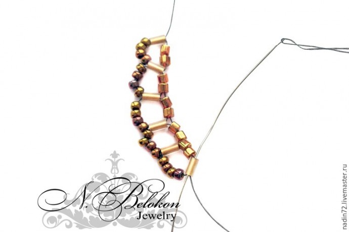 Браслет с яшмой в технике плетения по стразовой ленте