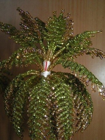 Пушистая пальма из бисера