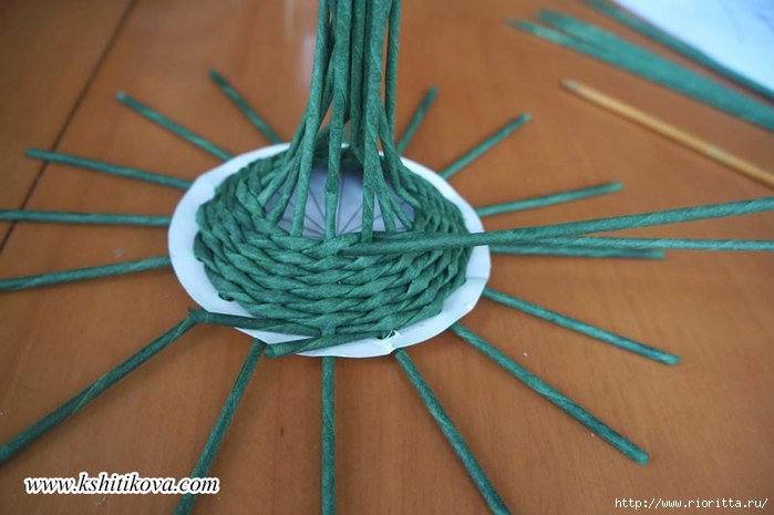 ​Елочка из бумажной лозы