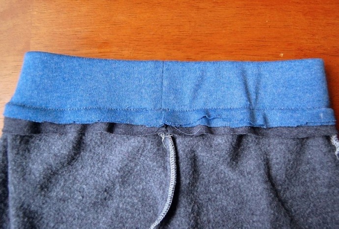 Вшиваем широкую резинку в трикотажные брюки: мастер-класс