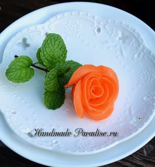 Роза из морковки для праздничной сервировки стола: мастер-класс