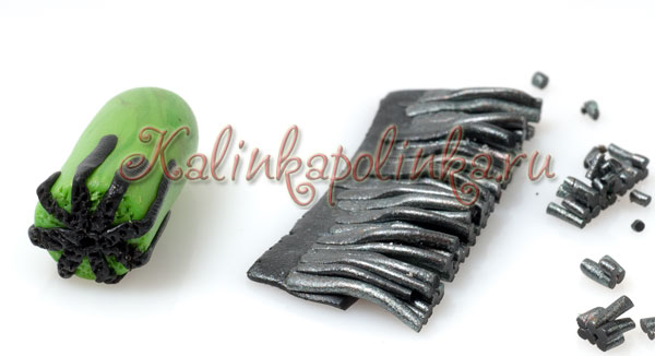 Брошка с маком