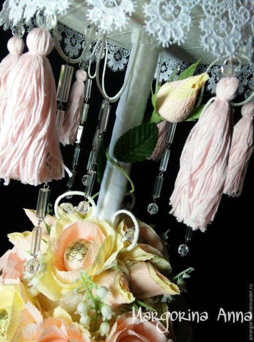 Настольная лампа из конфет