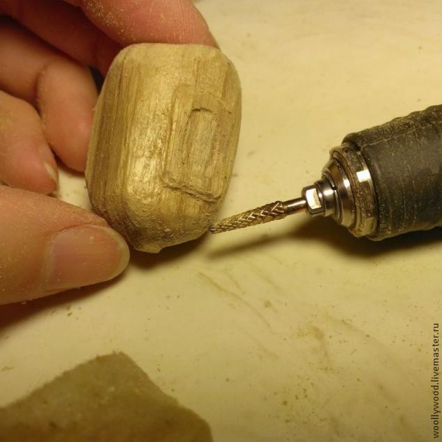 Кулон-домик в форме желудя