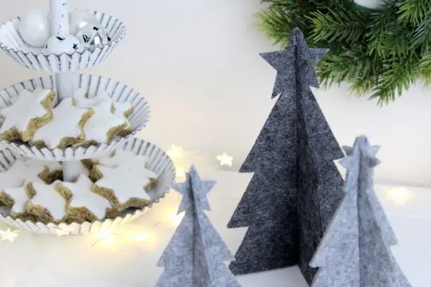 Идея сборной настольной елочки из войлока