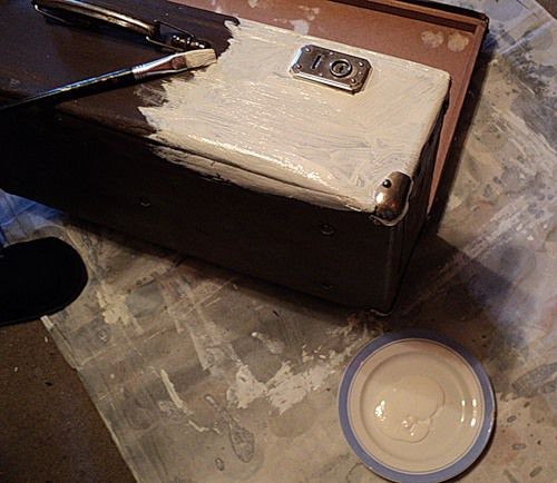 Декорируем старый чемодан