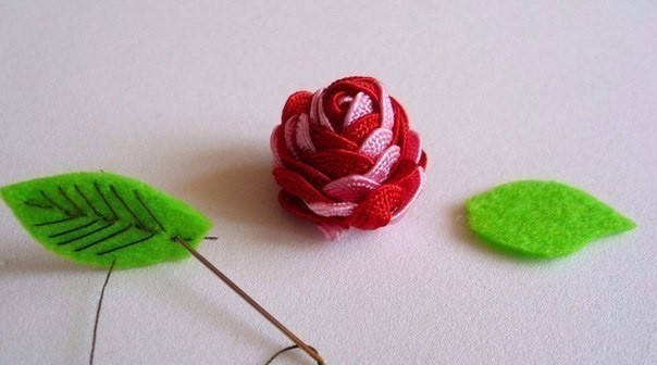 ​Маленькие разноцветные розочки