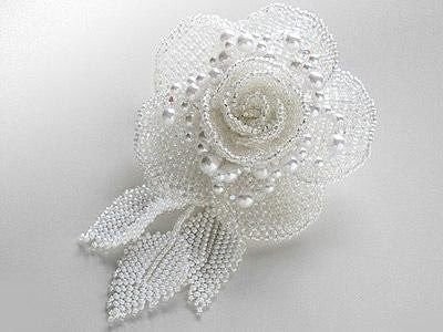 Очаровательные цветочки из бисера