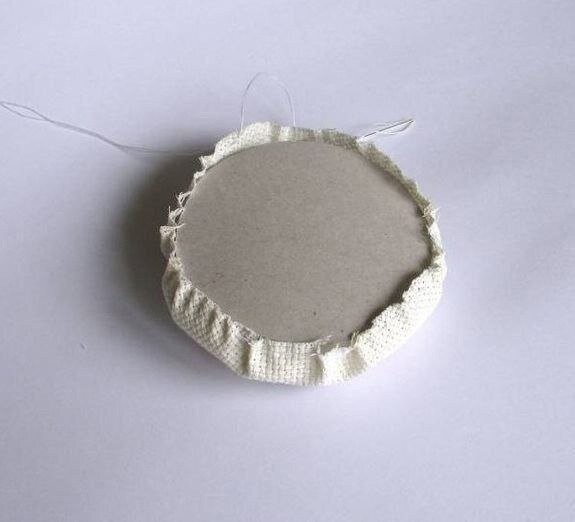 Игольница из баночки с крышечкой Игольница из баночки с крышечкой