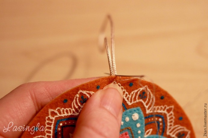 Яркая мандала из фетра