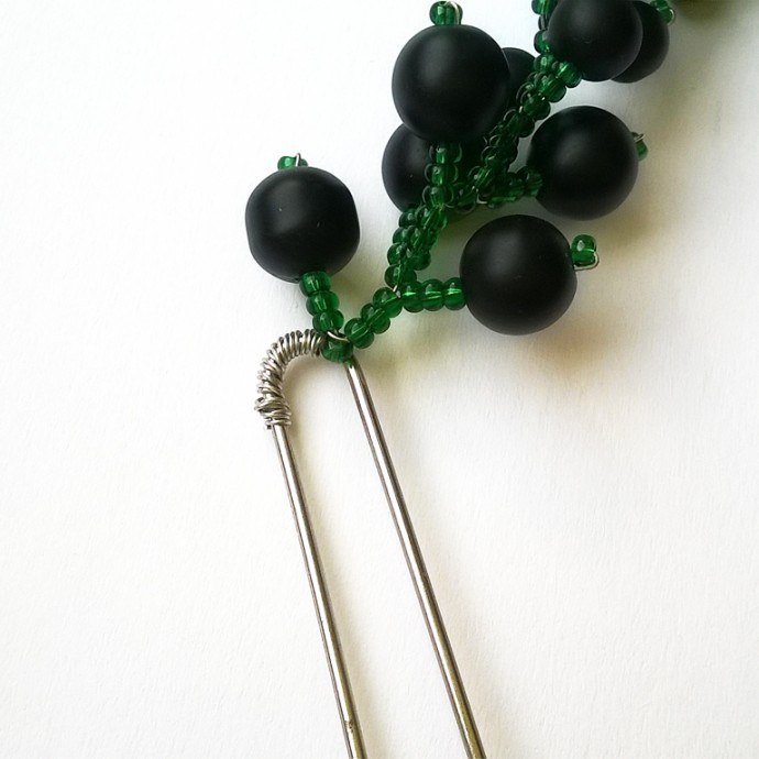 Шпилька со смородиной