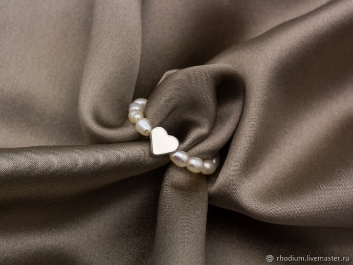 Кольцо на резинке их натурального жемчуга