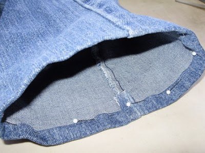 Подшиваем джинсы простым и красивым способом