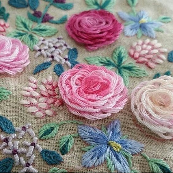 Чтобы ваши пяльцы не лежали без дела: шикарные объемные цветы