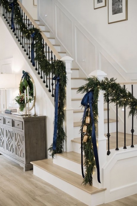 Украшаем лестницу к праздникам: волшебные идеи для вдохновения