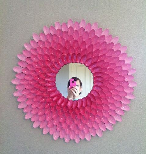 Зеркала из пластиковых ложечек