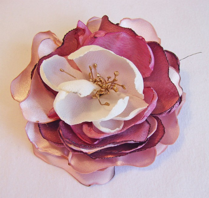 Текстильная брошь "Пиончик"