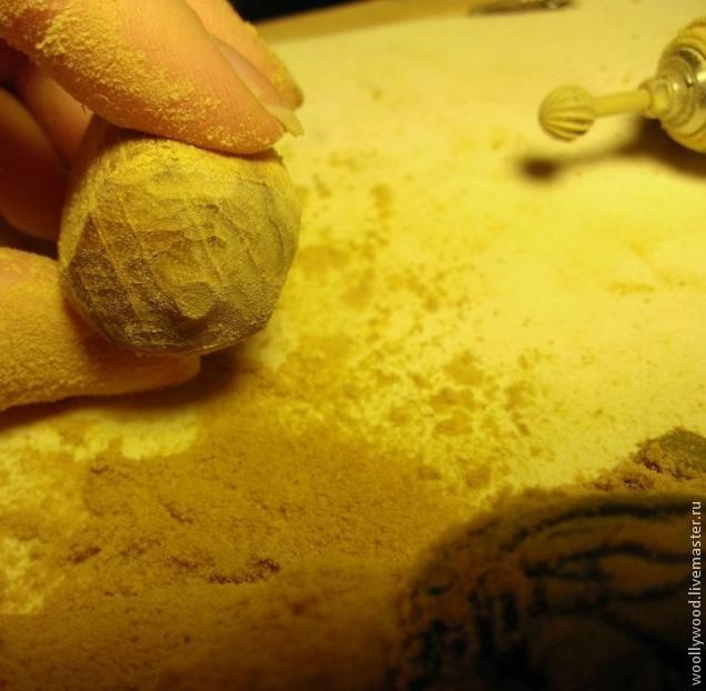 Кулон-домик в форме желудя