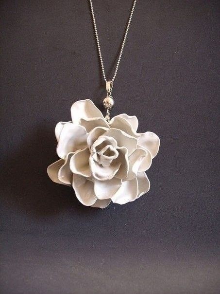 Роза из плacтиковых ложек