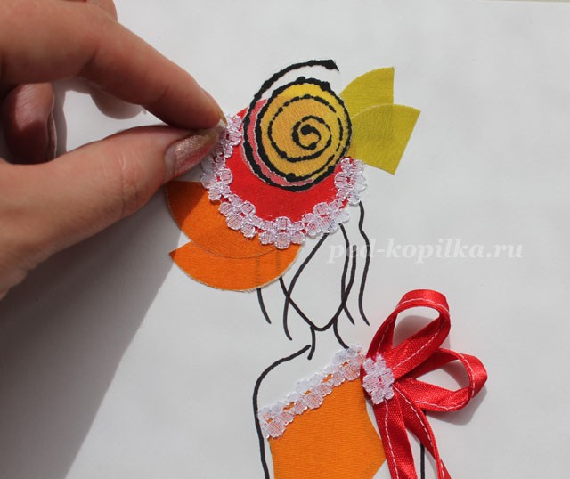 Дама в роскошном наряде