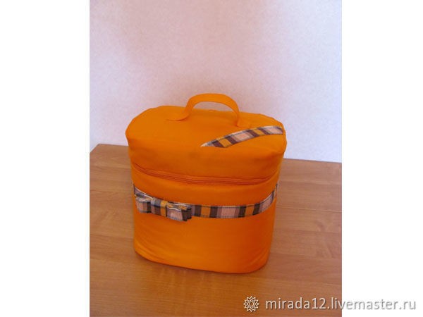 Шкатулка-косметичка с жестким каркасом