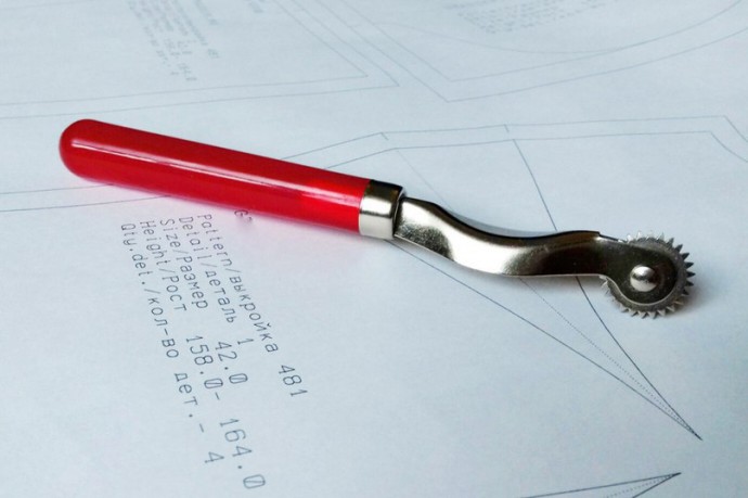 Резец или копировальный ролик - незаменимая вещь рукодельницы