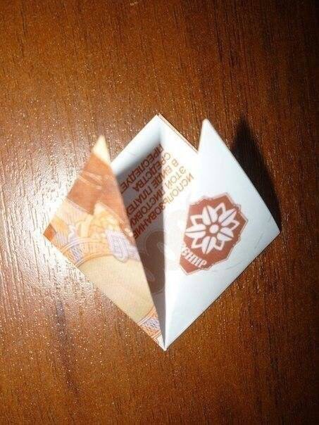 Топиарий из сизаля и купюр «цветы-кусудама»