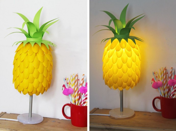 Забавная лампа-ананас или лампа-ягодка из одноразовых ложек