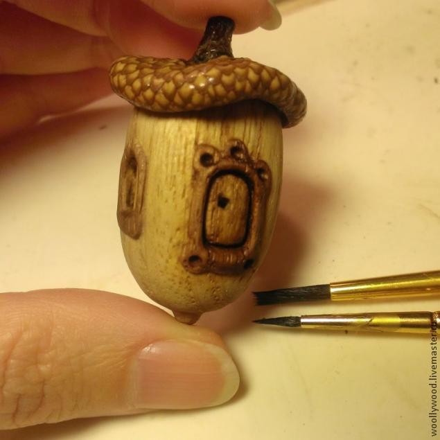 Кулон-домик в форме желудя