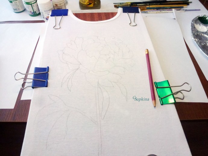 Рисование пиона на футболке