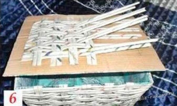 Корзина для белья из газетных трубочек