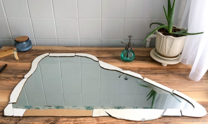 Зеркало с глиняной рамкой Зеркало с глиняной рамкой