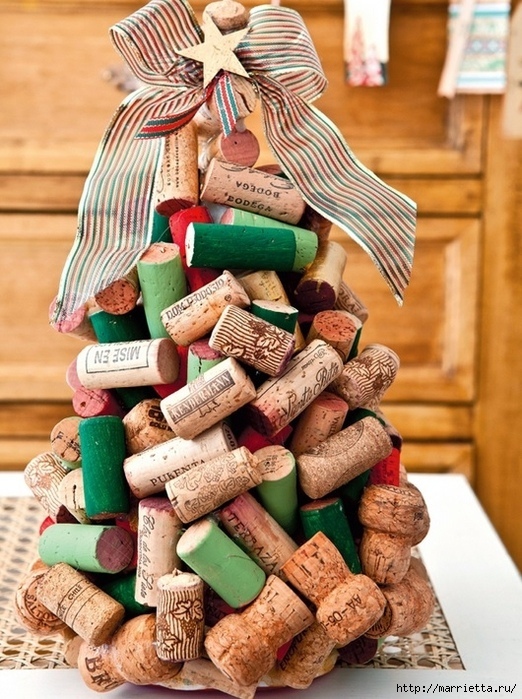 Креативная ёлочка из пробок Креативная ёлочка из пробок