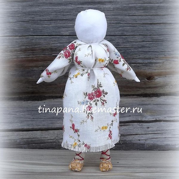 Мастерим из ткани очень красивую народную куклу «Рябинка»