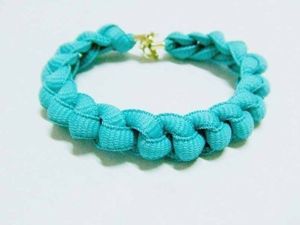Браслет из шнурка