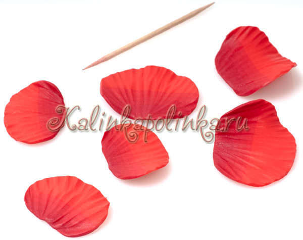 Брошка с маком