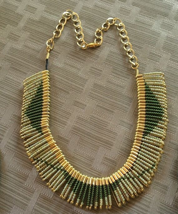 Необычные украшения из английских булавок