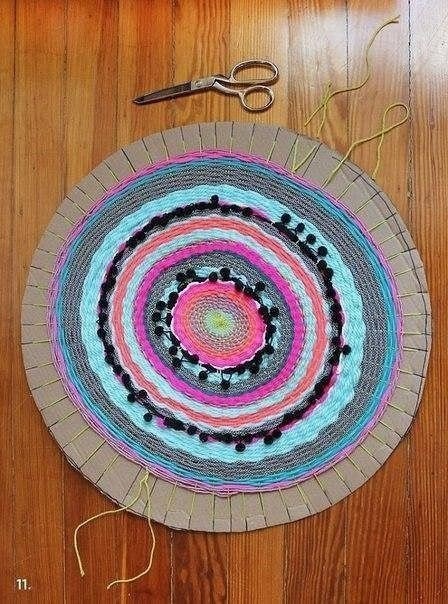 ​Плетёный по кругу коврик