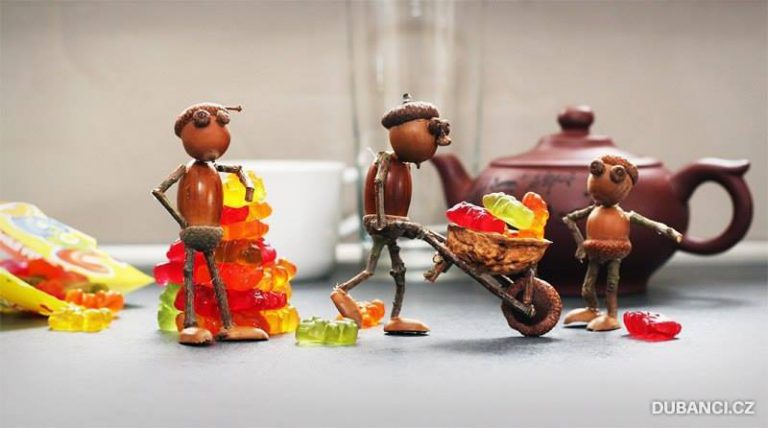 Веселые поделки из желудей