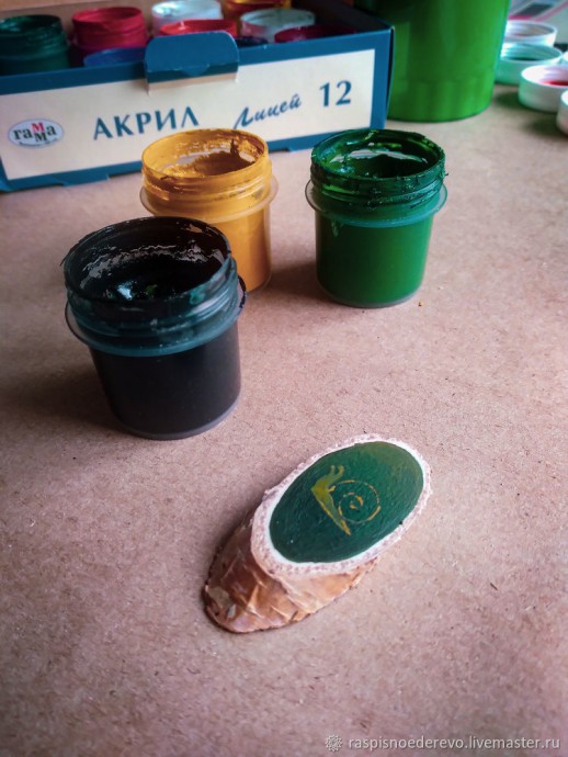 Расписная брошь-улитка